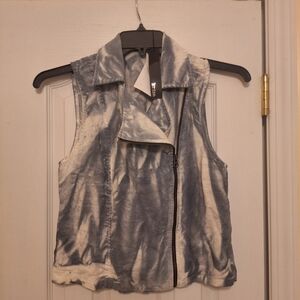 Sleeveless Tie-Dye Moto Vest in Gray & White
